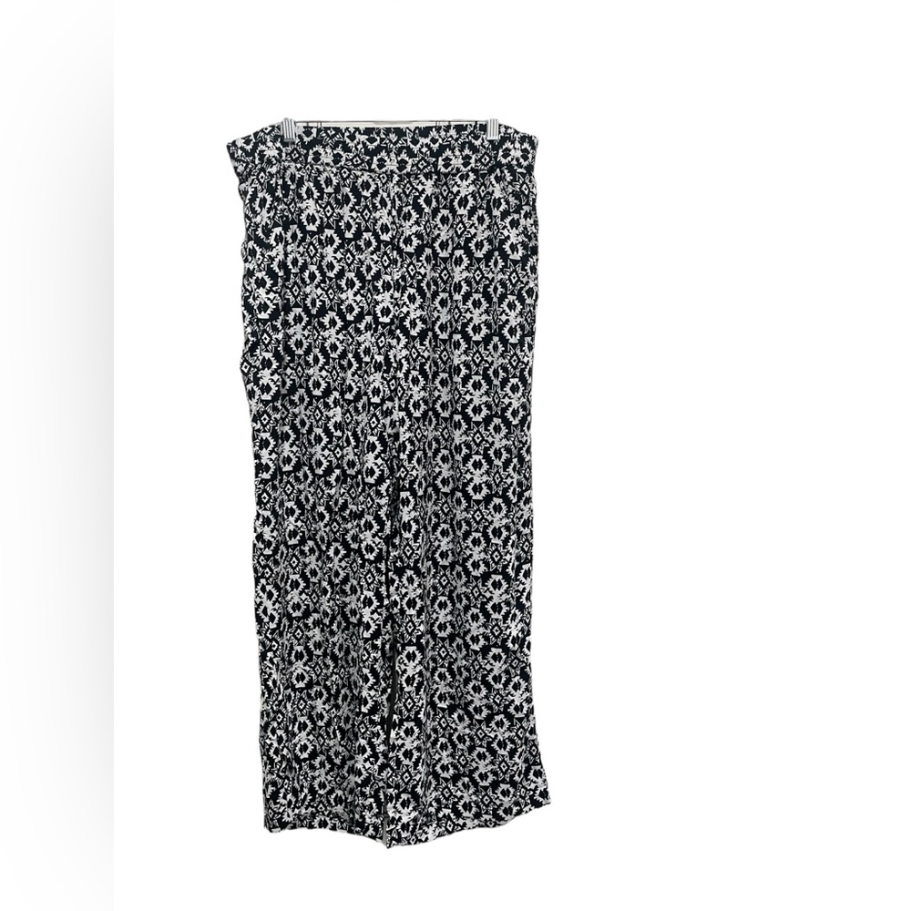 Blue Earth size XL pull on stretch wide leg black and white Aztec print pants